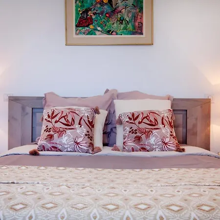 De La Tour Lägenhet *