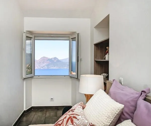 De La Tour Apartment