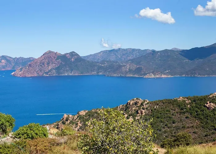 De La Tour Apartment