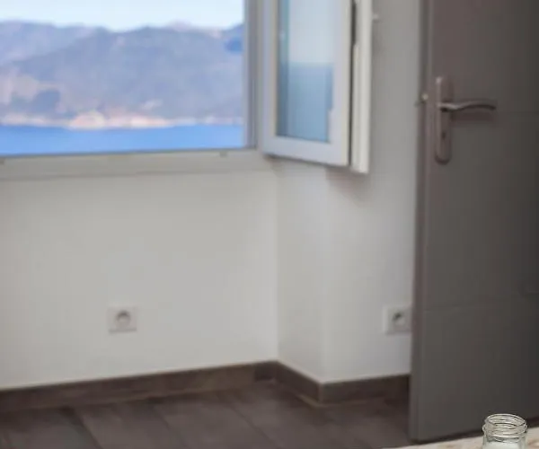 De La Tour Apartment