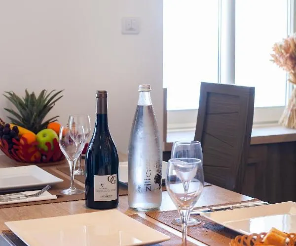 De La Tour Apartment