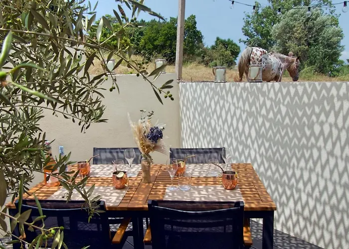 De La Tour Apartment *