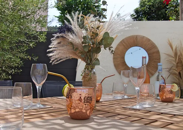 De La Tour Apartment *